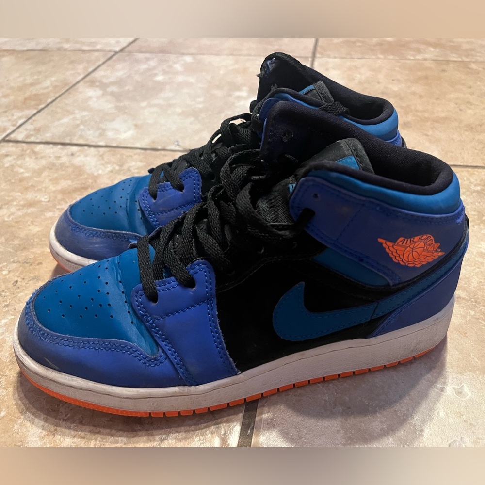 Nike- Blue Orange & White